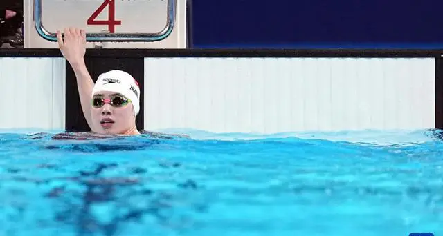游泳接力赛女子4×200视频_女子接力游泳比赛_游泳女子接力预赛规则
