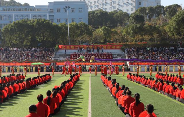 小学完整团体操_小学最流行的团体操视频_小学生团体操动作