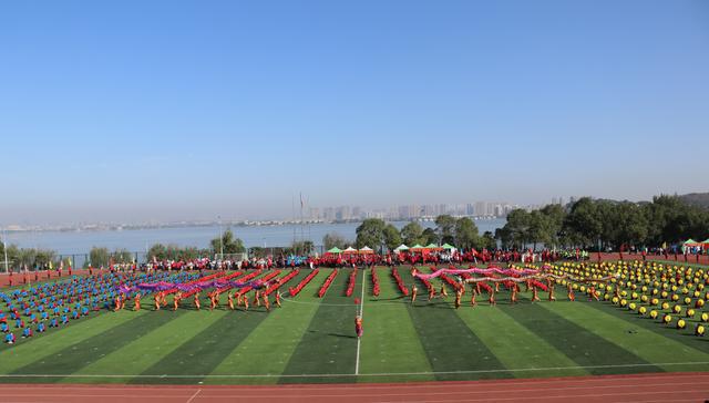 小学完整团体操_小学生团体操动作_小学最流行的团体操视频
