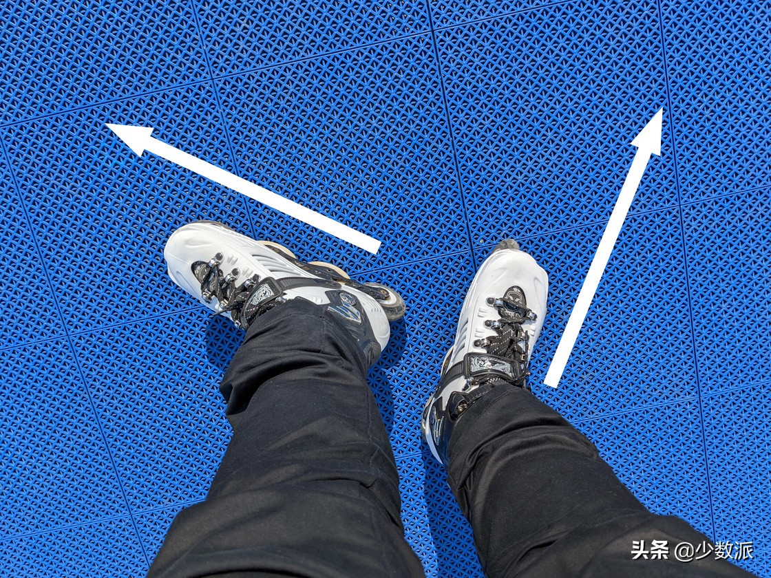 技巧滑冰速度压弯视频_技巧滑冰速度压弯多少_速度滑冰压弯技巧